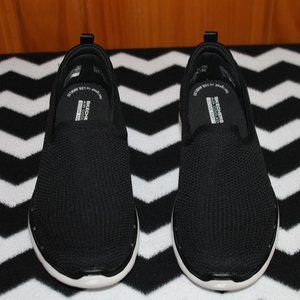 Skechers Womens  Go Walk 6 Size 9 Black/White
